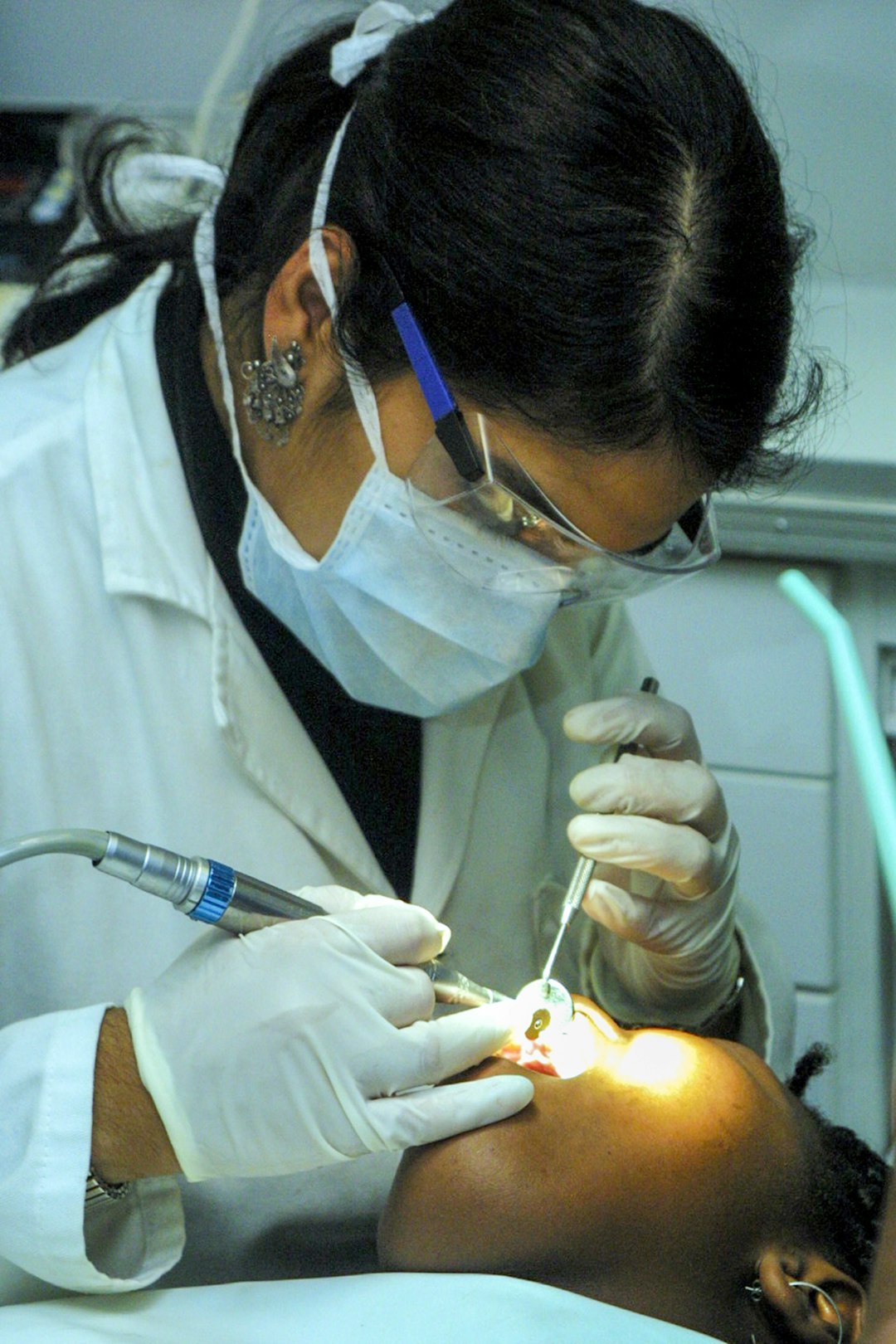 Understanding Dental Implants: A Complete Guide to Tooth Replacement